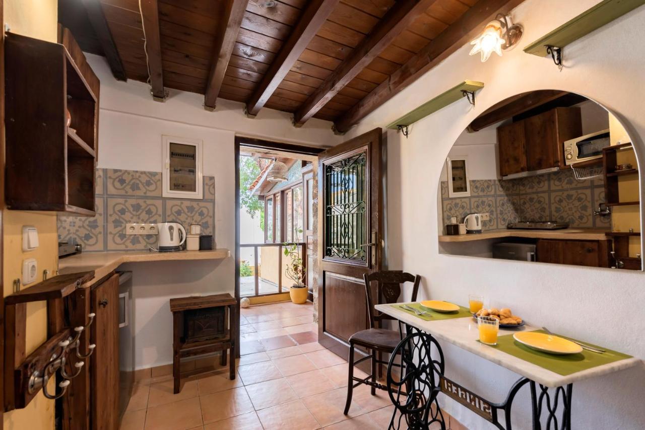 Secret Garden - Old Town Apartment Rhodes City